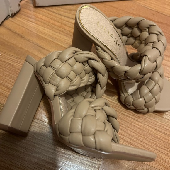 Heels 👠 - Picture 3 of 3